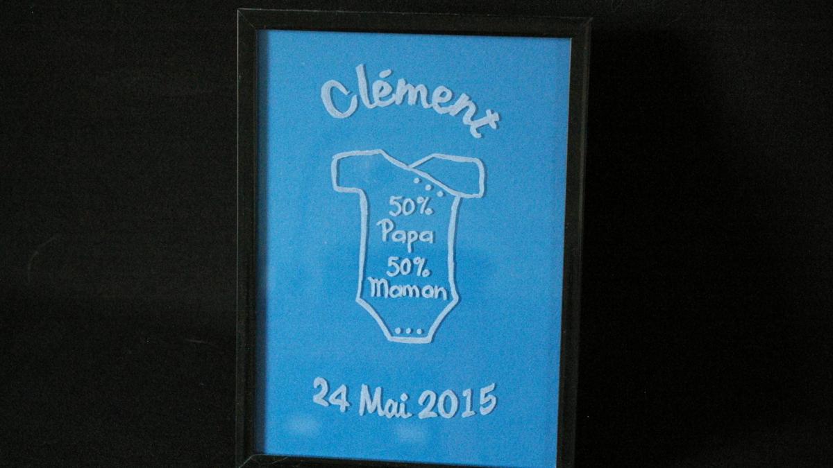 Cadre en verre personnalise par la gravure pour en faire un cadeau de naissance original