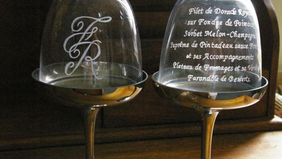 Cloche en verre grave de votre menu de mariage