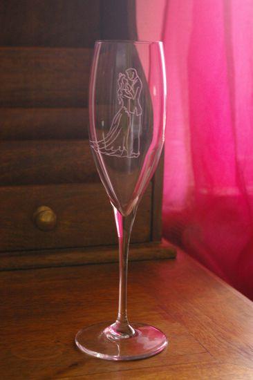 Flute haute personnalisee par la gravure de silhouettes de maries 1