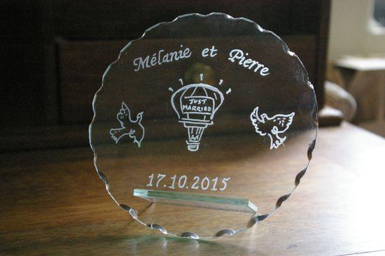Une gravure sur verre comme cadeau unique pour des maries