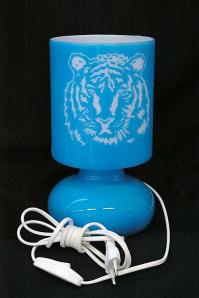 Lampe bleue personnalisee par la gravure d un tigre