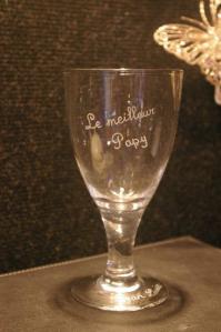 Une gravure personnalisee sur ce verre pour un cadeau unique a un papy